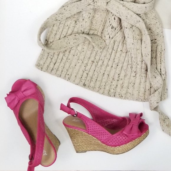 FIND THESE BEAUTIES & SO MUCH MORE IN MY CLOSET! - Picture 4 of 5